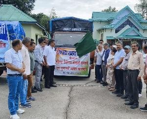  Bilaspur: Two vehicles carrying relief material left from Ghumarwin for Mandi, Minister Dharmani flagged them off