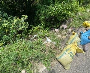  Kangra: Dangerous pit on the side of the road in Ghati Panchayat is inviting accidents