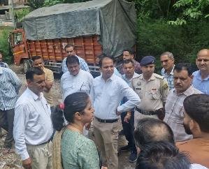 Bilaspur DC conducts surprise inspection of vegetable and meat market.