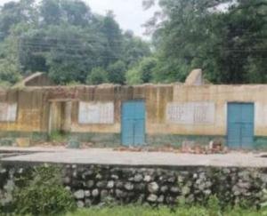 Jhanduta_Classes_are_being_held_in_the_teacher's_office_and_BRC_office_in_the_primary_school_Jhanduta