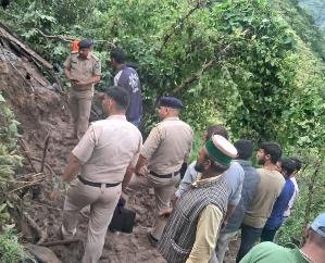 Mandi_House_collapsed_due_to_landslide_in_Nihari_area_three_dead_two_safe