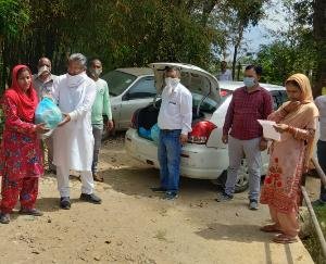 80 गरीब एवं ज़रूरतमंद लोगों को राशन किट और मास्क किए वितरित