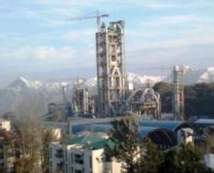 नशे में धुत्त लोगों ने अंबुजा सीमेंट उद्योग के पास मचाया हुड़दंग