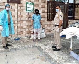 बाहर से आए हर व्यक्ति का हो रहा भौतिक सत्यापन