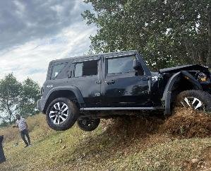 Una_Thar_carrying_pilgrims_on_their_way_to_visit_Chintpurni_falls_into_ditch_four_injured
