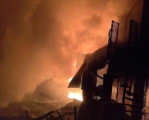 Solan_Massive_fire_breaks_out_in_Arki_market_one_child_dead_several_shops_burnt_to_ashes