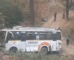 Mandi_Bus_lost_control_and_fell_into_a ditch_one_dead_others_injured