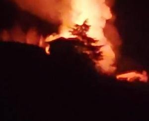 A_massive_fire_broke_out_in Nauhradhar_Sirmaur_where_six_people_and_some_cattle_were_burnt_alive.