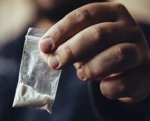 Chamba_Police_raid_guest_house_2_youths_arrested_with_5.49_grams_of_chitta