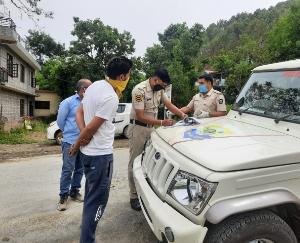 ऑड ईवन फार्मूला का उलंघन करने वालों के कट रहे चालान