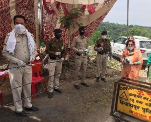 जिला कांग्रेस अध्यक्षा ने कोरोना योद्धाओं को किया सम्मानित 