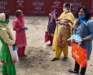 पूरे प्रदेश में नागरिकों को मास्क एवं सैनिटाइजर बांट रही लाडली फाउंडेशन