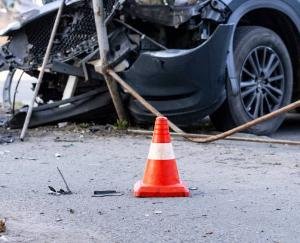 Mandi_Horrific_accident_near_Pandoh_Dam_bus_and_car_collide_two_dead_2_injured