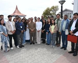 Shimla: A delegation from the Department of Journalism, HPU met the Chief Minister