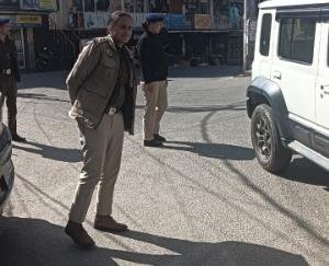 Traffic increased on the Solan-Shimla route over the weekend, with active police arrangements keeping the traffic smooth.