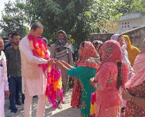 Indora: MLA Malendra Rajan listened to the problems in the public dialogue program, said development is the priority.