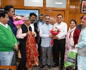 Dehra: Congress SC department officials met Chief Minister Sukhu on issues of organisational expansion and social justice.