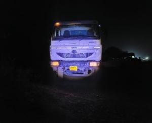  Noorpur police take action against illegal mining mafia; one JCB and two multi-axle trucks seized.