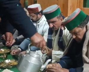 CM Sukhu receives special hospitality in Kashapat; a platter adorned with Pahari flavors.