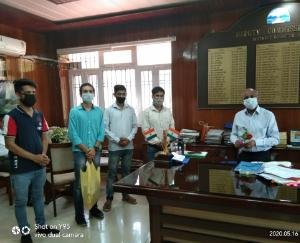 युवाओं ने डीसी एसपी व अन्य कोरोना वारियर्स को किया सम्मानित