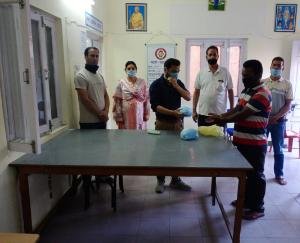 कोरोना योद्धा के रूप में सफाई कर्मचारियों को किया सम्मानित