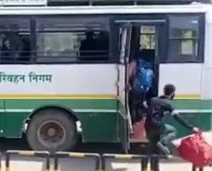 विशेष ट्रेन से पठानकोट पहुंचे 35 हिमाचली, तालियों से हुआ स्वागत