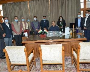 आईएएस कैडर में शामिल हुए अधिकारियों ने मुख्यमंत्री से की भेंट