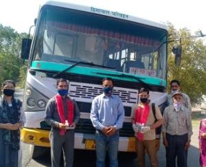 HRTC के बस चालक व परिचाल को किया सम्मानित