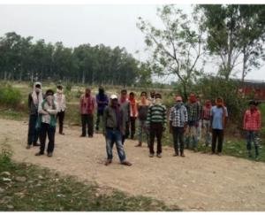 प्रवासी मजदूर हुए पैसे-पैसे के मोहताज, प्रशासन से लगाई गुहार 