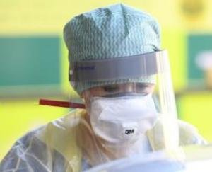 फ्रंटलाइन वर्कर्स को प्रदान की जा रही गुणवत्ता युक्त पी.पी.ई. किट : डाॅ. प्रकाश दरोच