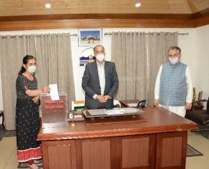 छात्रा ने अपना जेब खर्च मुख्यमंत्री राहत कोष में किया दान 