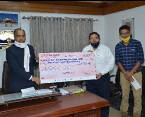 हिमाचल प्रदेश ग्रामीण बैंक ने कोविड फंड में किया अंशदान