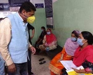 विधायक राकेश पठानिया ने नुरपुर अस्प्ताल में कोरोना टेस्ट मशीन की भेंट 