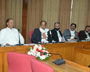  मुख्यमंत्री ने सेब सीजन के लिए व्यापक प्रबन्ध करने के निर्देश दिए