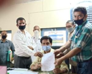 मांगो को लेकर नायब तहसीलदार से मिला नंबरदार यूनियन का एक शिष्टमंडल 