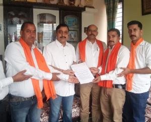 सीमेंट कंपनी मालिक कोरोना महामारी की आड़ में श्रमिको को दे रही केवल 26 दिन का वेतन