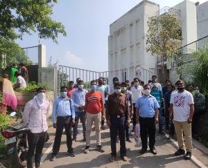 उद्योग ने बिना नोटिस 18 कामगारों को दिखाया बाहर का रास्ता