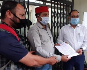 मनमानी फ़ीस पर अभिभावक मंच हुआ लाल