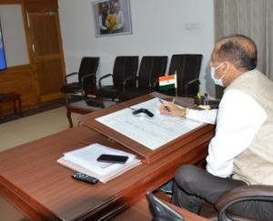 मुख्यमंत्री ने सोलन और सिरमौर के उपायुक्तों से वीडियो-काॅन्फ्रेंसिंग से की चर्चा