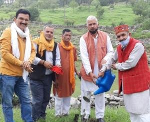 वन विभाग, ग्राम पंचायत दावटी व महिला मंडल के सहयोग से किया गया पौधरोपण