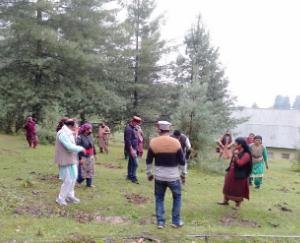 रोहड़ू भाजपा महिला मोर्चा ने डिसवाणी मे किया पौधरोपण 