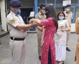 विद्यार्थी परिषद ने पुलिस जवानों के साथ मनाया रक्षाबंधन का त्यौहार