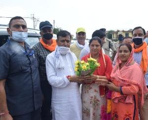 खाद्य मंत्री राजेन्द्र गर्ग का घुमारवीं के लोगों ने किया जोरदार स्वागत