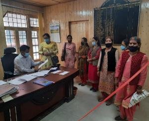 मिड डे मील वर्करज संघ रोहड़ू, जुब्बल व टिक्कर ने एसडीएम को सौंपा मांग पत्र