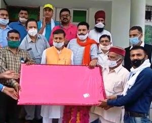 नगर सुधार समिति ने खाद्य मंत्री राजेंद्र गर्ग को किया सम्मानित