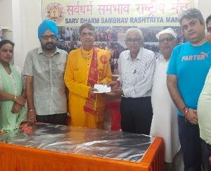 गायत्री परिवार ट्रस्ट बिलासपुर को मंदिर निर्माण के लिए दिया 31 हजार रुपए का योगदान