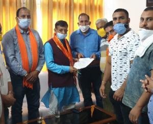 खाद्य एवं आपूर्ति मंत्री राजेंद्र गर्ग से मिला निजी बस आपरेटरों का प्रतिनिधि मंडल