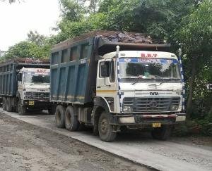 ट्रक ऑपरेटरों को कार्य नहीं दे रही सीमेंट कंपनी, हो रहा आर्थिक नुकसान  