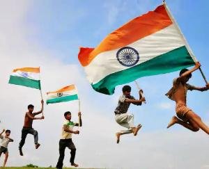 सरहद पे लहू जो बहता है, बहते-बहते कहता है, भारत दिल में रहता है