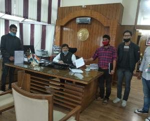 SFI हिमाचल प्रदेश विश्वविद्यालय इकाई ने  उप कुलपति को छात्रों की मांगों को लेकर सौंपा ज्ञापन 